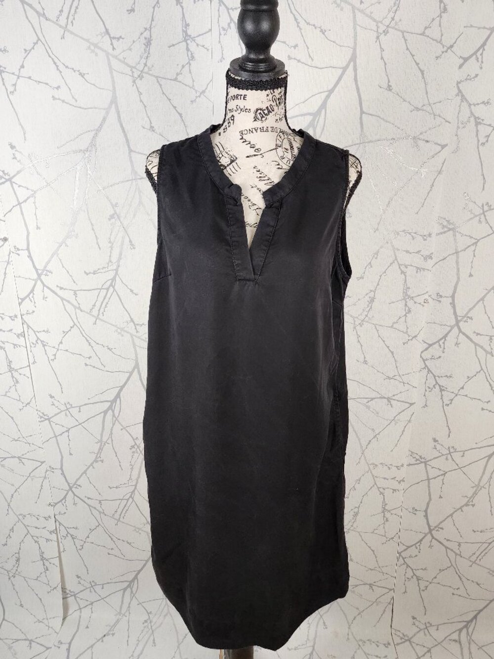 Dkr & Co Black 100% Tencel Split Round Neck Shift Dress